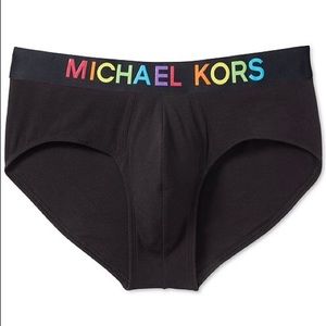 Michael Kors med pride brief